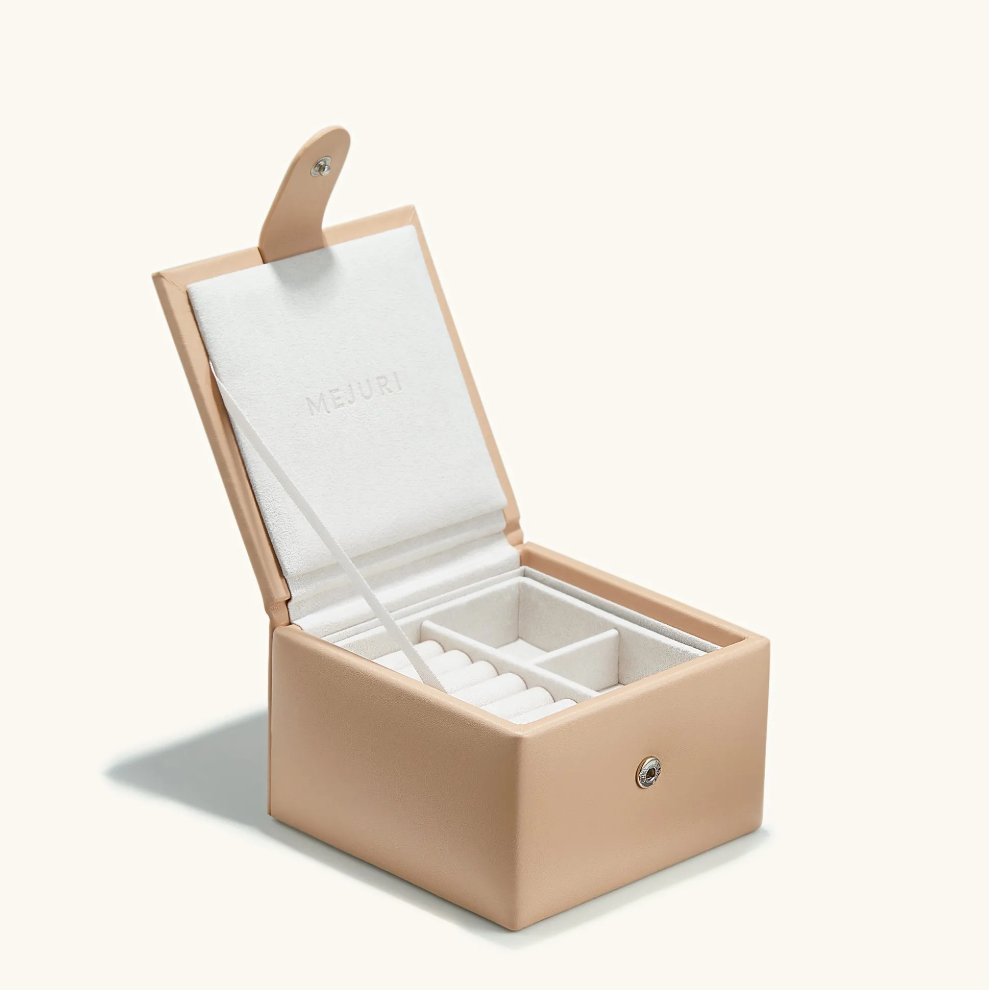 Mejuri Small Jewelry Box- Lifestyle